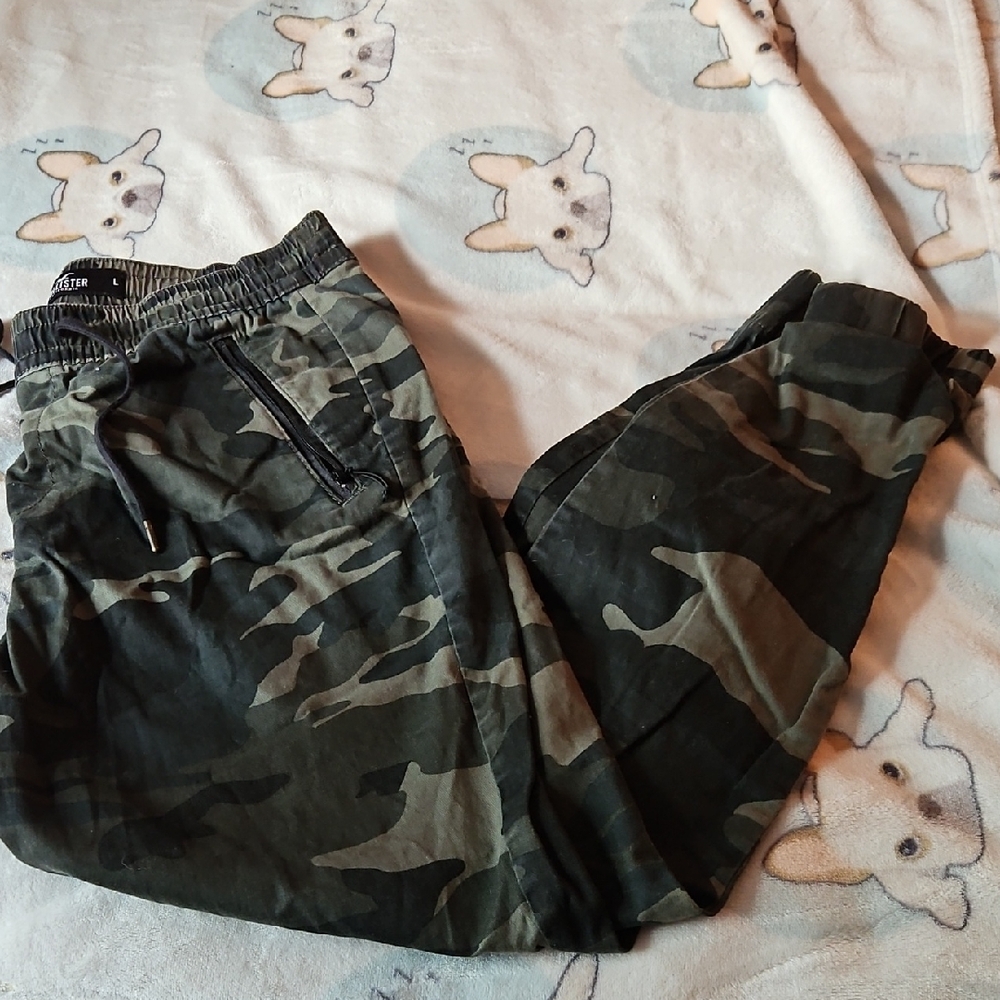 Hollister Camouflage Joggers - Green and Black